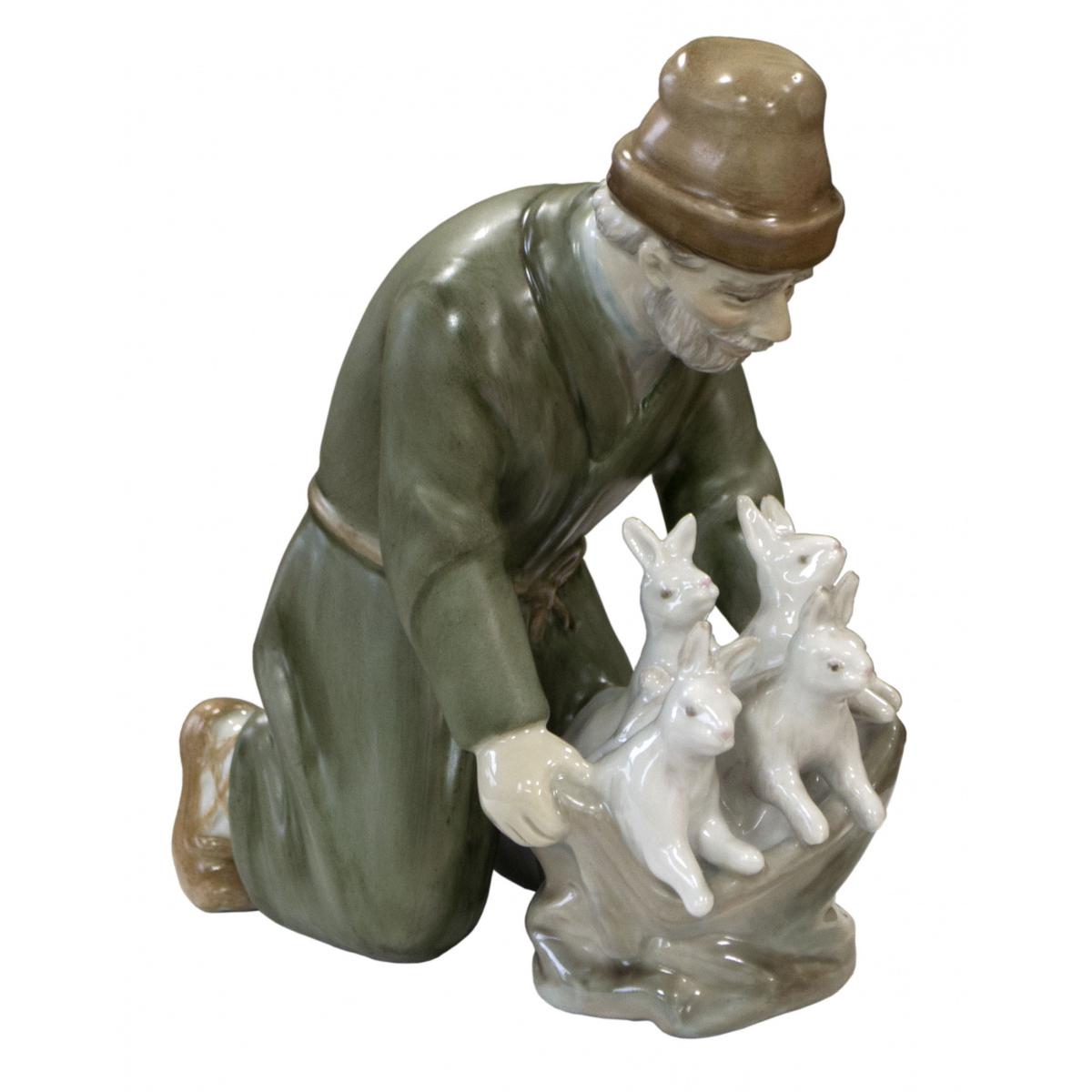 Скульптура "Дед Мазай и зайцы" автор Сотников А.Г.