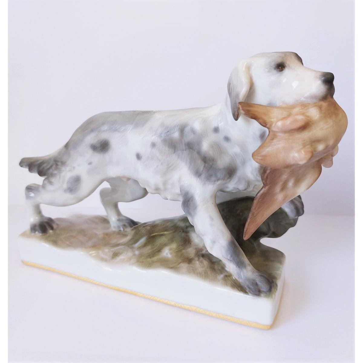 Скульптура "Собака с уткой" автор Пустыгин Н.П.