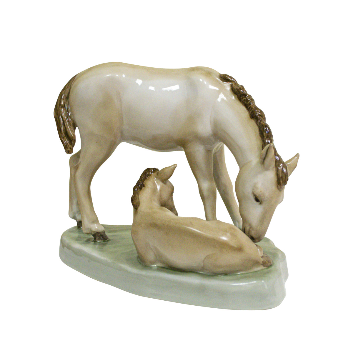 Скульптура "Материнство" ( лошадь с жеребенком) автор Гатилова Е.И.