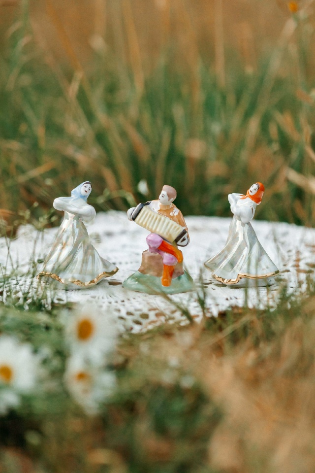 Скульптура Русский перепляс из 3-х предметов авт.Бржезицкая А.Д.(1 категория)