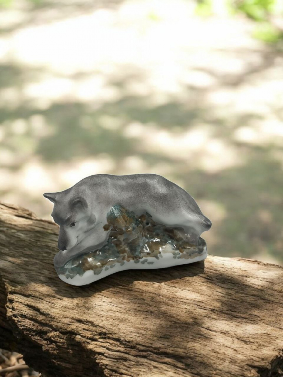 Скульптура"Волк" авт.Бычков И.К.рос.Бычкова И.Ю.