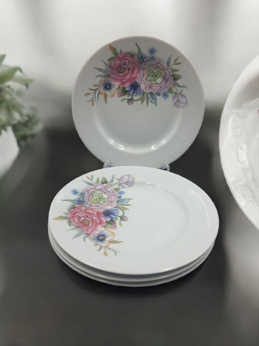 Набор тарелок 4 шт. Гладкий край Розы 3D