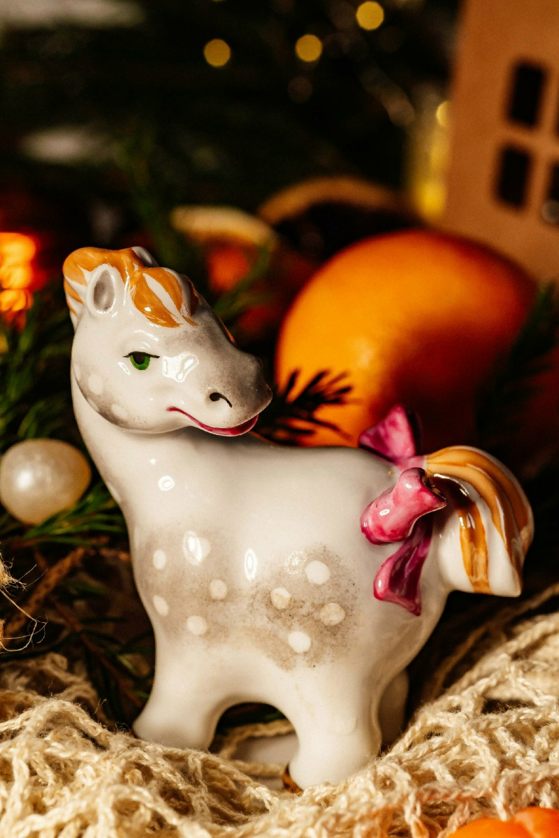 Скульптура Лошадка-модница																														