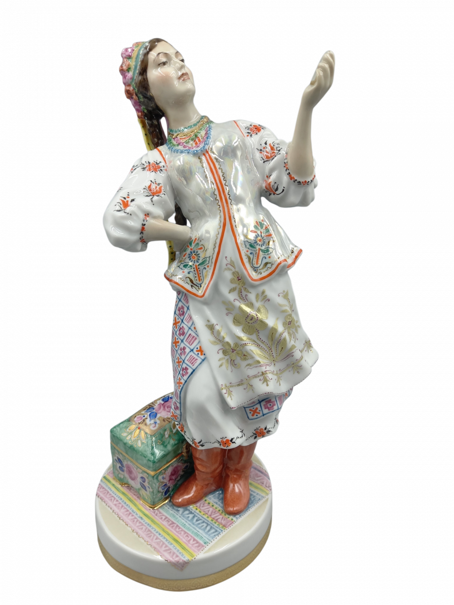 Скульптура"Параска"  авт.Богданова О.М.роспись Яснецова М.В.