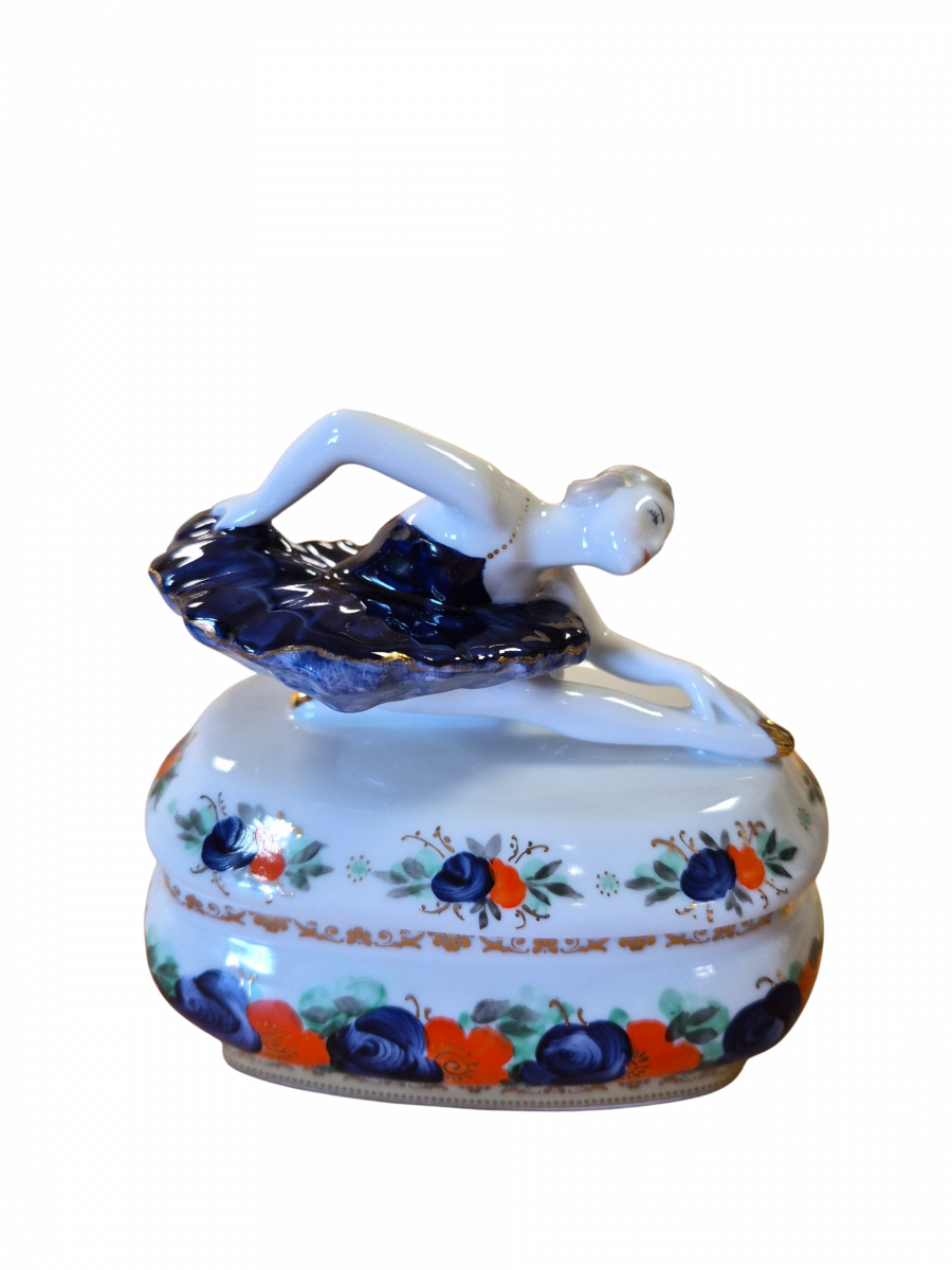 Шкатулка "Одетта" автор Чечулина Г.Д. рос.Иванова М.В