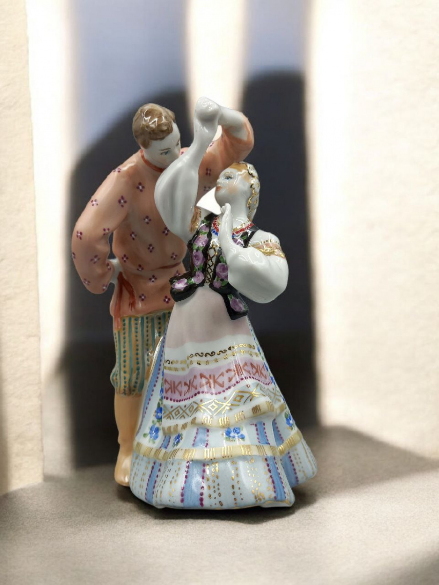 Скульптура"Кадриль" авт.Малышева Н.А.рос. Коришевой О.П.