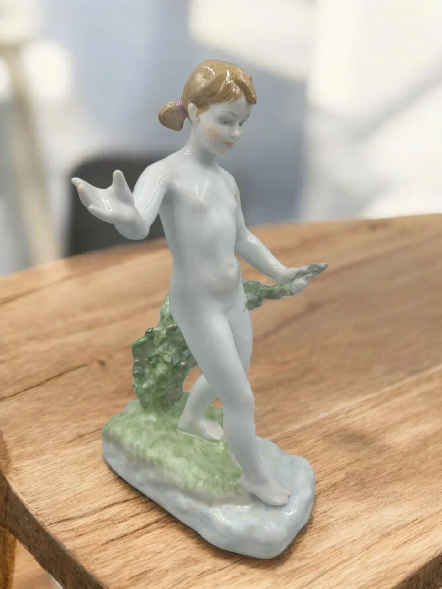 Скульптура"Входящая в воду" авт.Гатилова Е.И. рос.Ширина В.В.