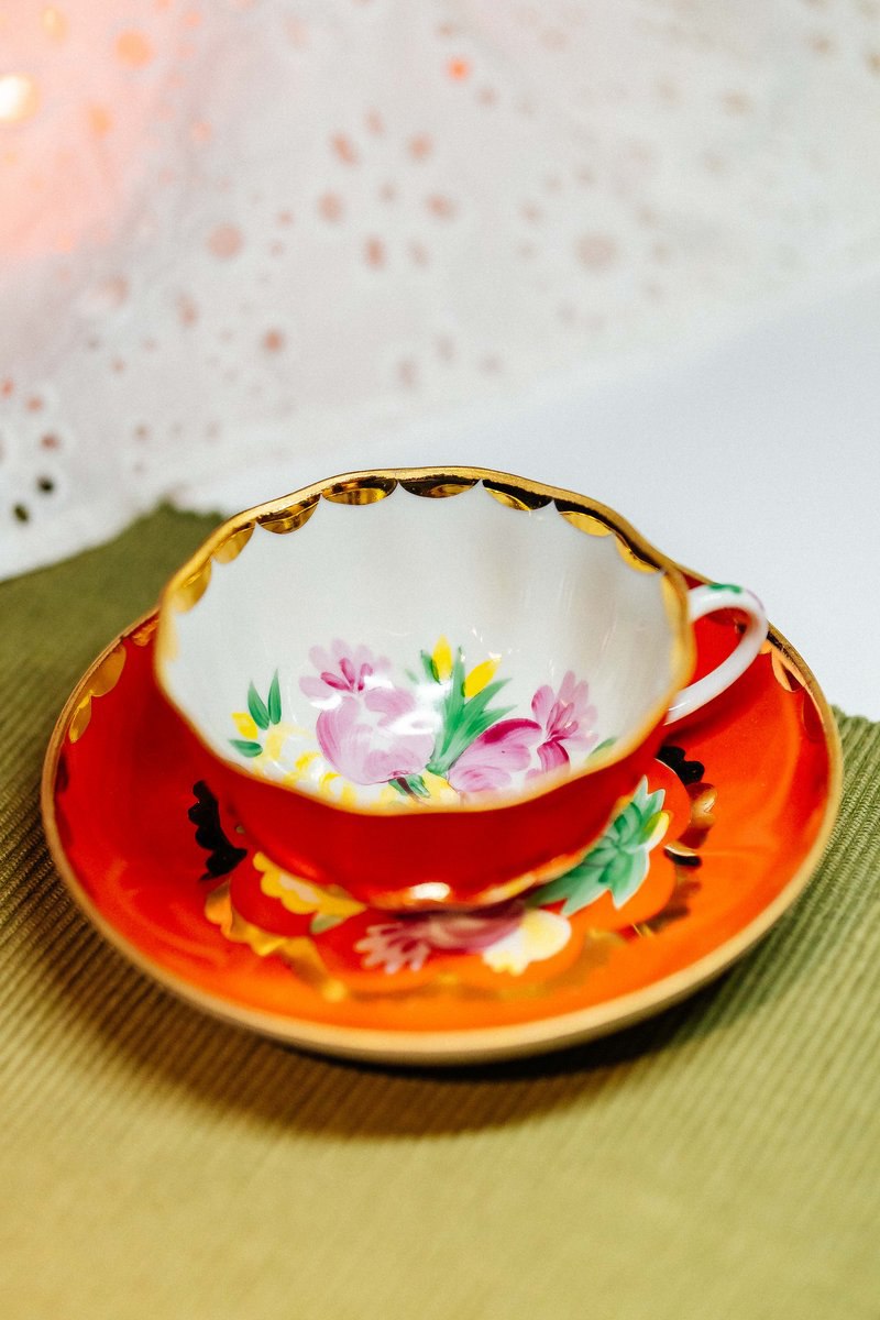 Чашка чайная с блюдцем 220 мл Тюльпан Красавица Красный