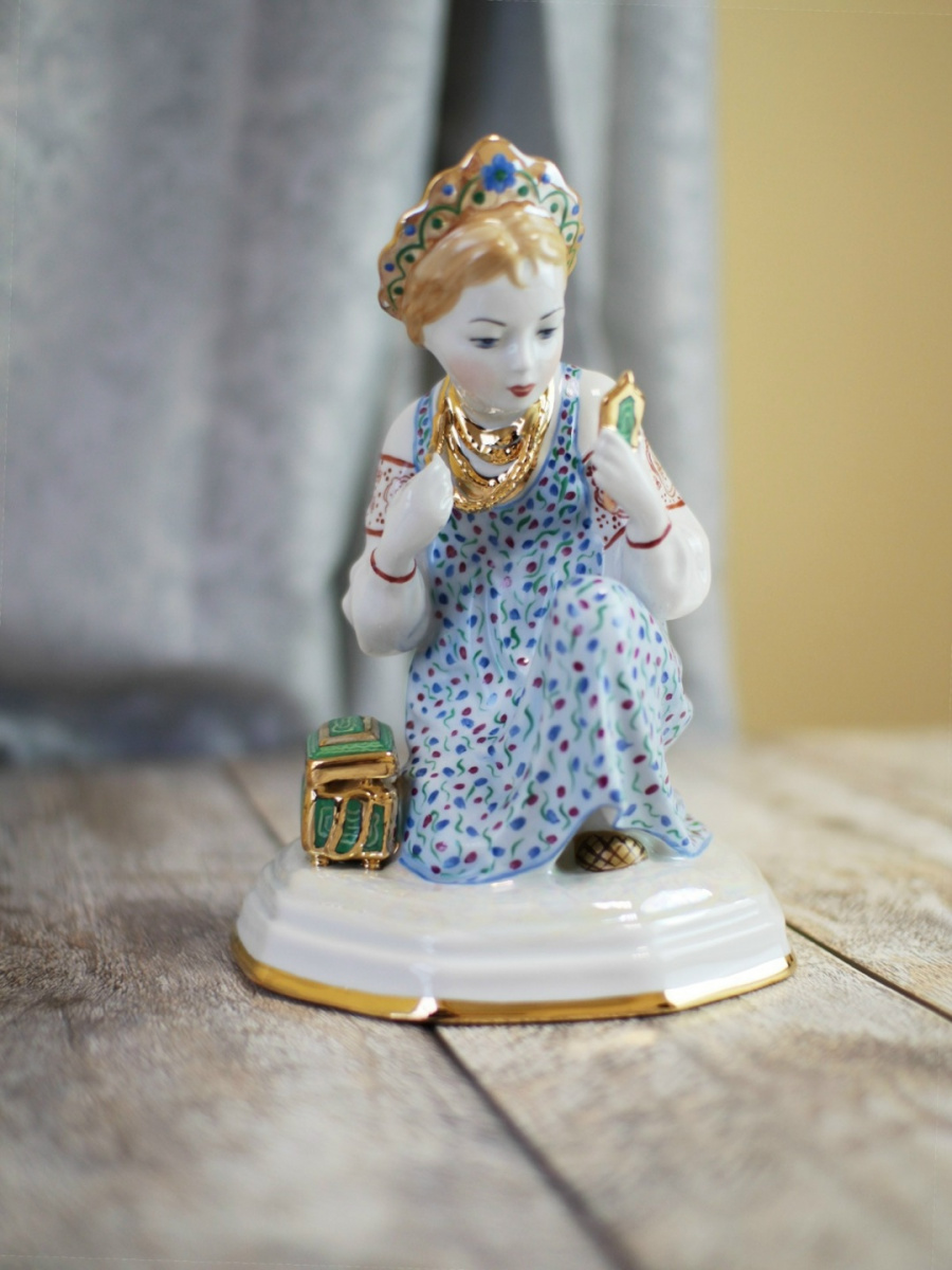 Скульптура Малахитовая шкатулка  авт. Богданова О.М.(1 категория)