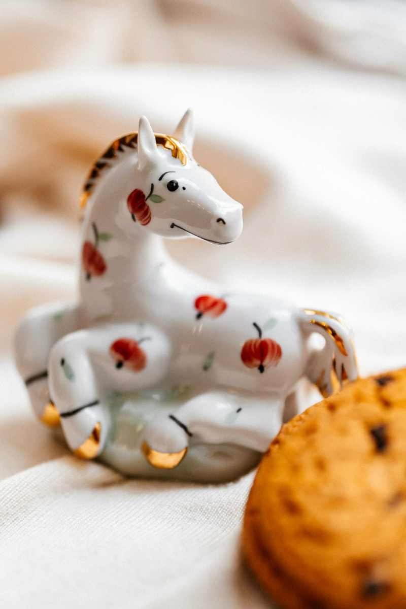 Скульптура Жеребенок Ранетка																														