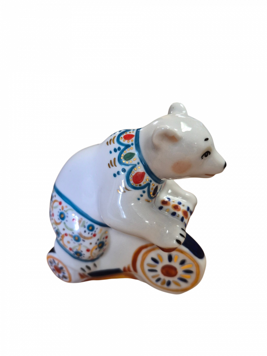 Скульптура" Медведь на велосипеде" авт.Чечулина Г.Д рос.Коришева Е.С