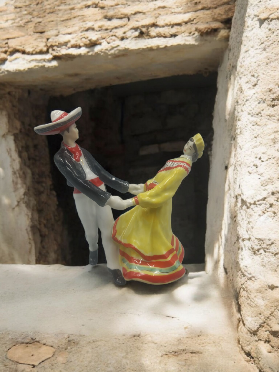 Скульптура "Мексиканский танец" автор Богданова О.М.