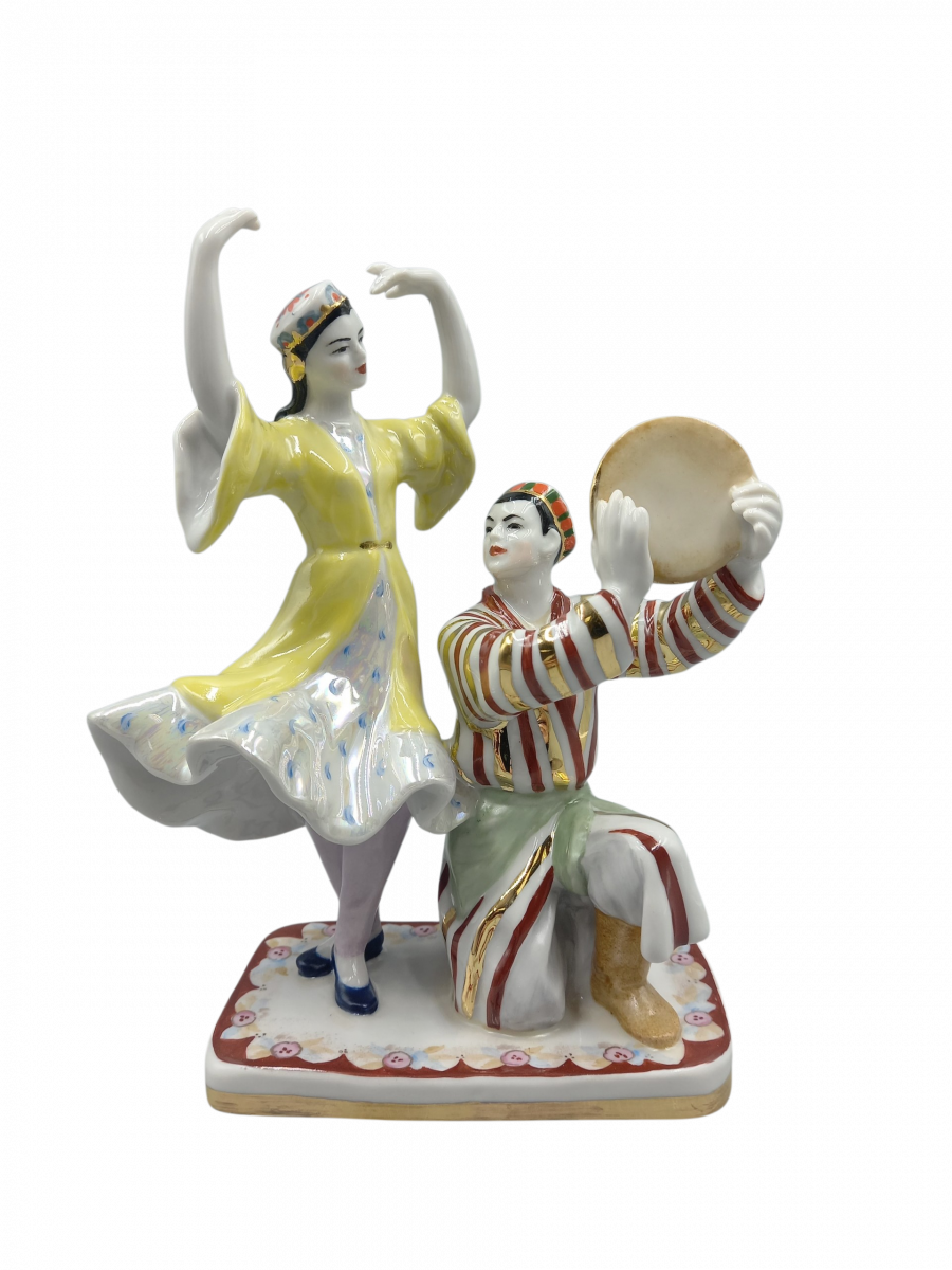 Скульптура"Узбекский танец" авт.Малышева Н.А.рос.Иванова М.В.																														