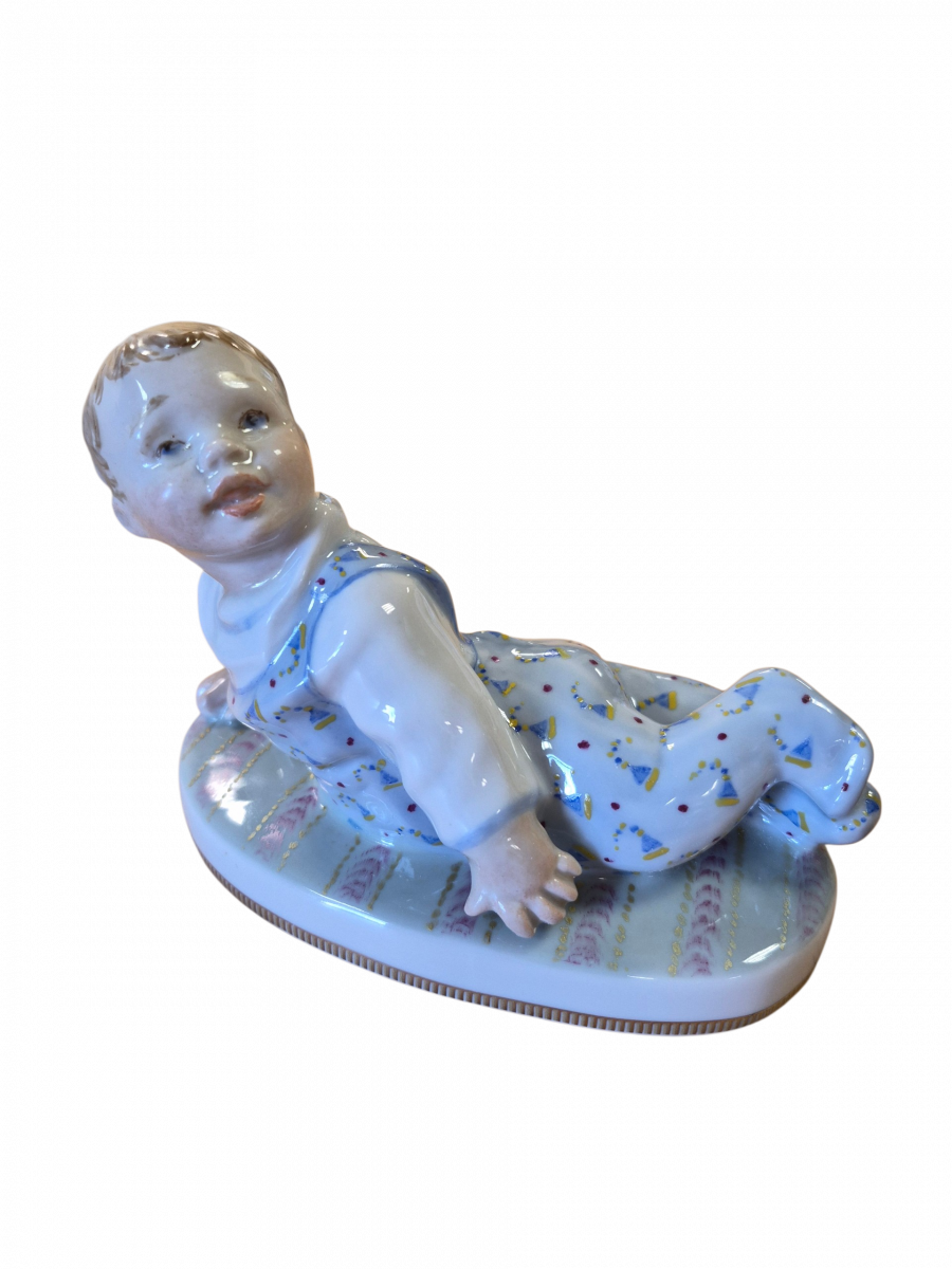 Скульптура "Ползунок" автор Чечулина Г.Д.рос.Ширина В.В