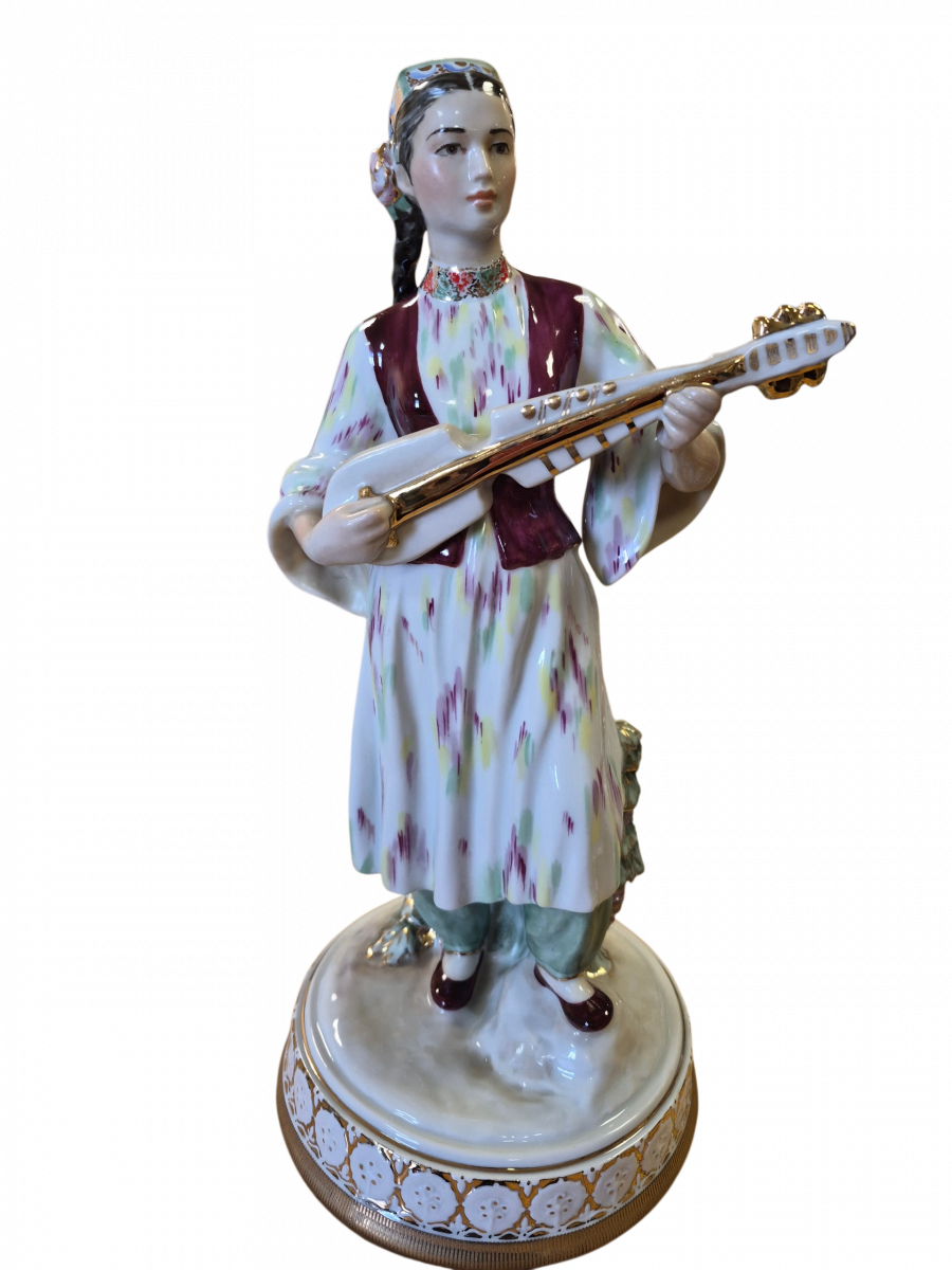 Скульптура "Таджикистан" автор Бржезицкая А.Д.