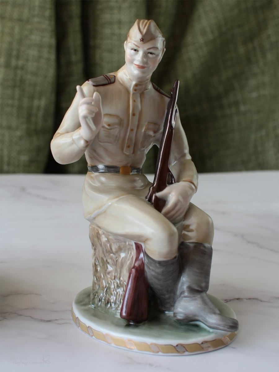 Скульптура"Василий Теркин" авт.Бржезицкая А.Д.рос.Коришева Е.С.