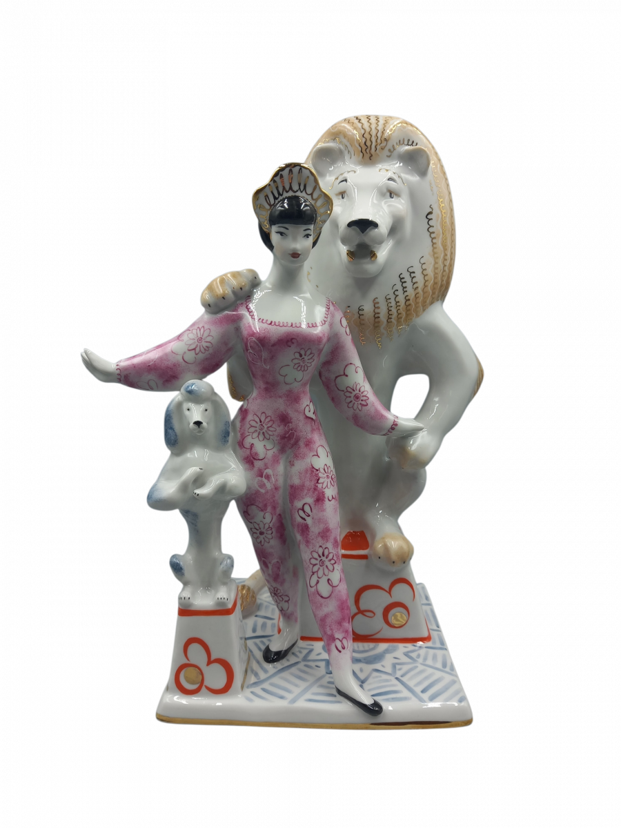 Скульптура"Дрессировщица со львом" авт.Бржезицкая А.Д рос.Ковтун С.А.