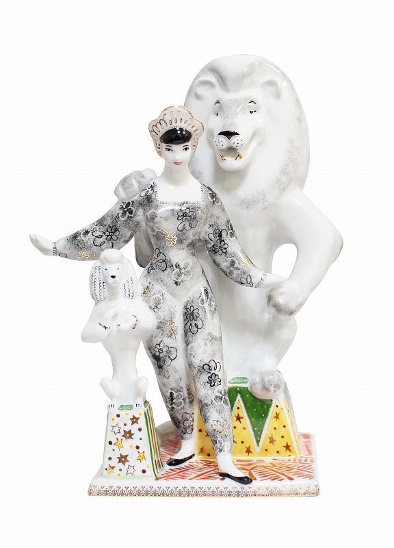 Скульптура "Дрессировщица со львом" автор Бржезицкая А.Д.